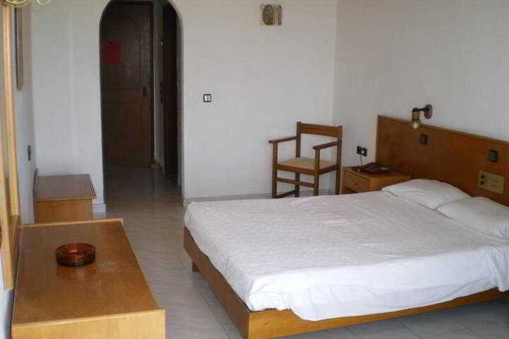Room 4 of 10