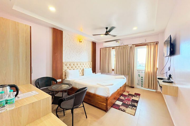Room 9 of 34