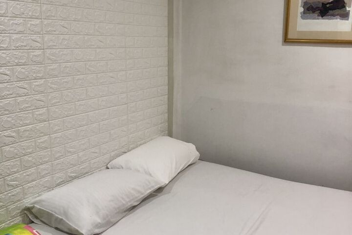Room 6 of 28
