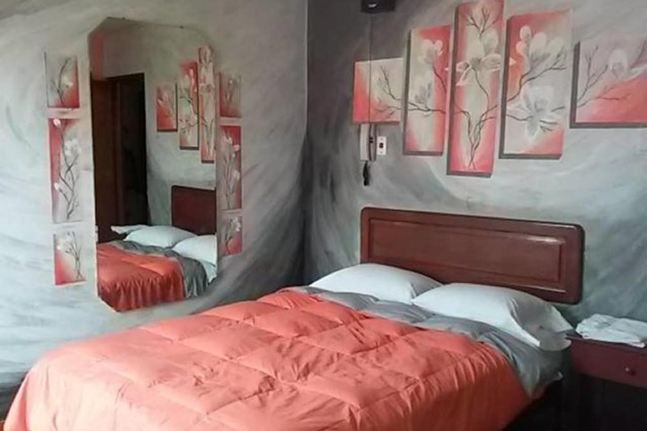 Room 11 of 28