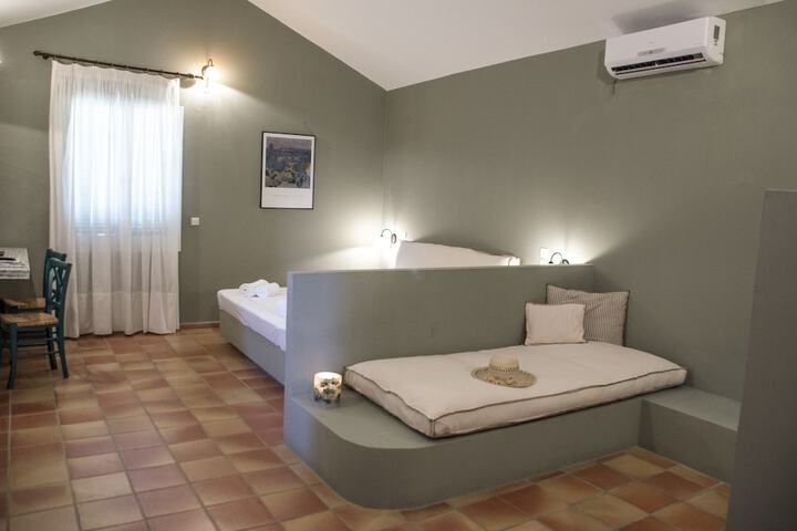 Room 8 of 93