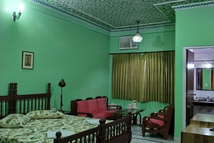 Room 10 of 76