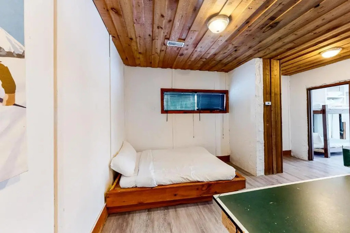 Room 3 of 18