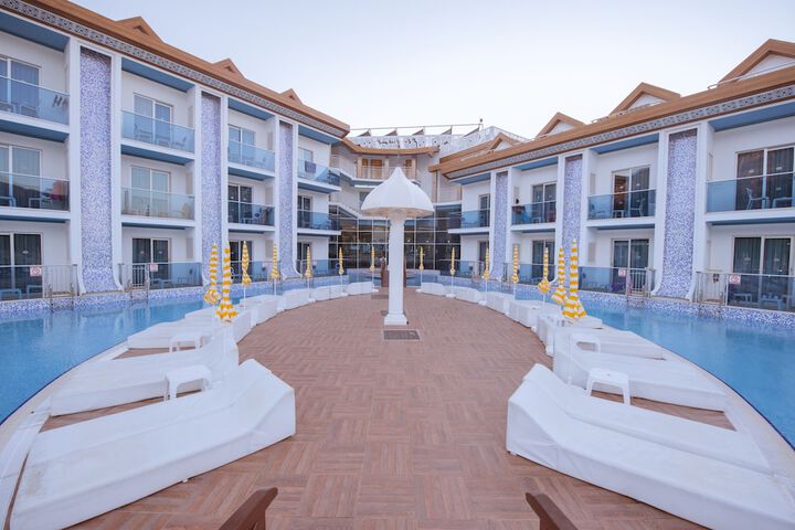 Sundeck 125 of 135