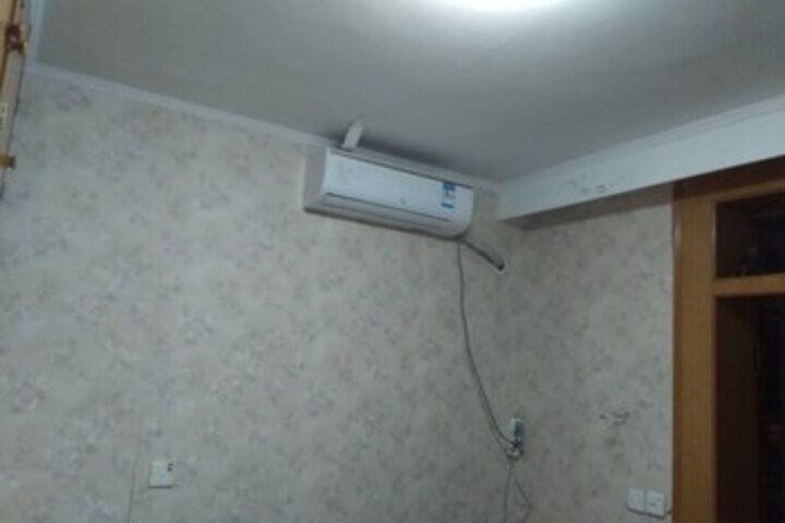Room 9 of 11