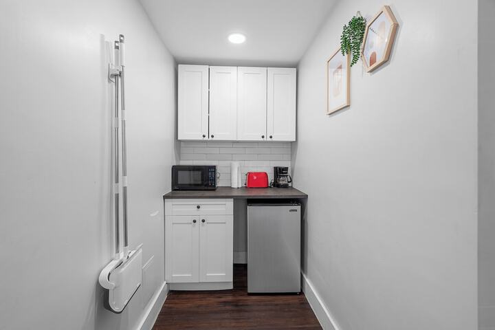 Standard Queen Studio with Kitchenette (13 of 20)
