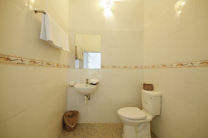 Room 12 of 17