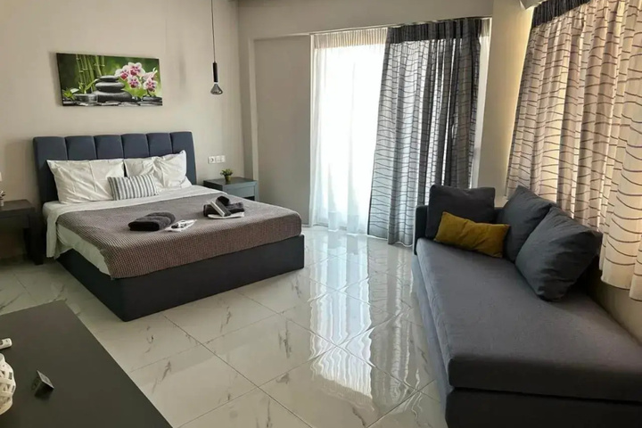 Room 4 of 12