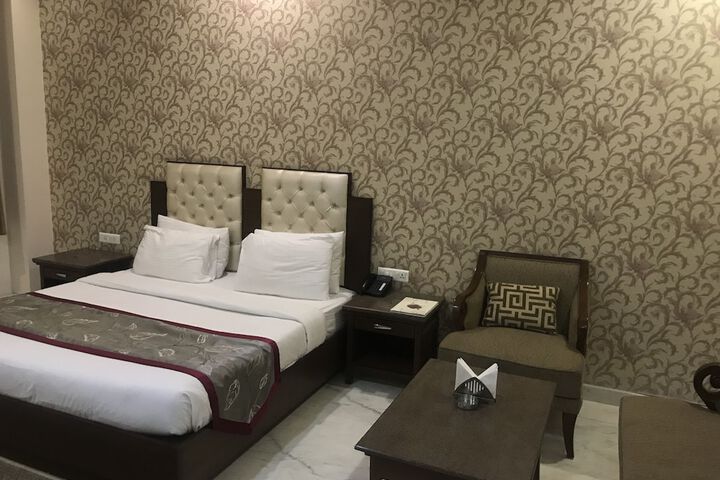 Room 183 of 288