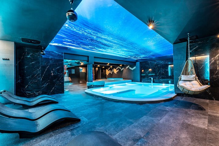 Hotel with Pool
