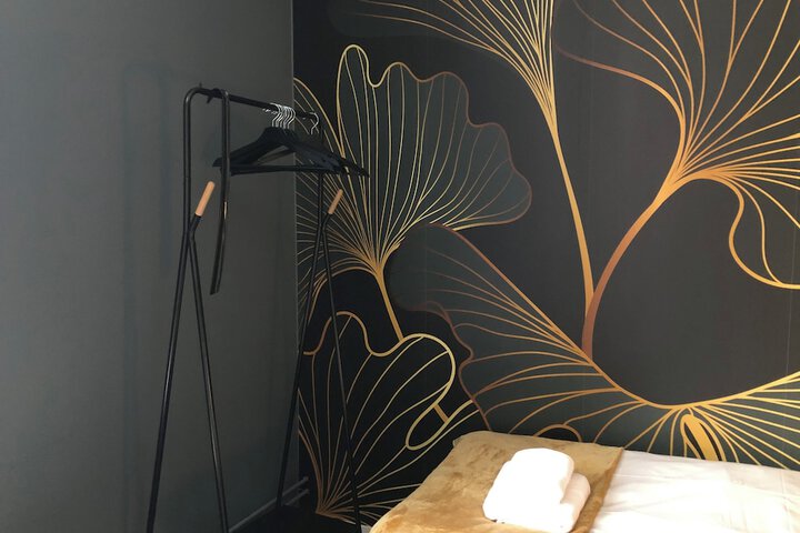 Room 9 of 18
