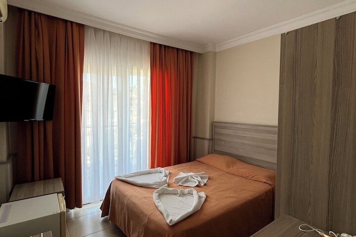 Room 7 of 48