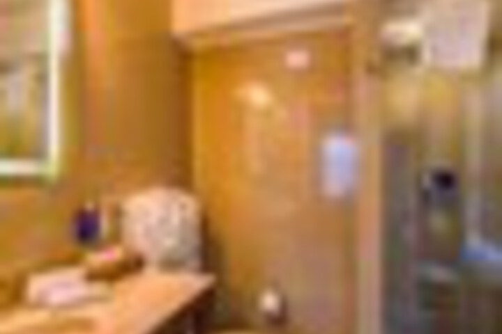 Room 116 of 192