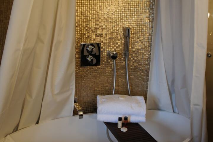 Room 17 of 25