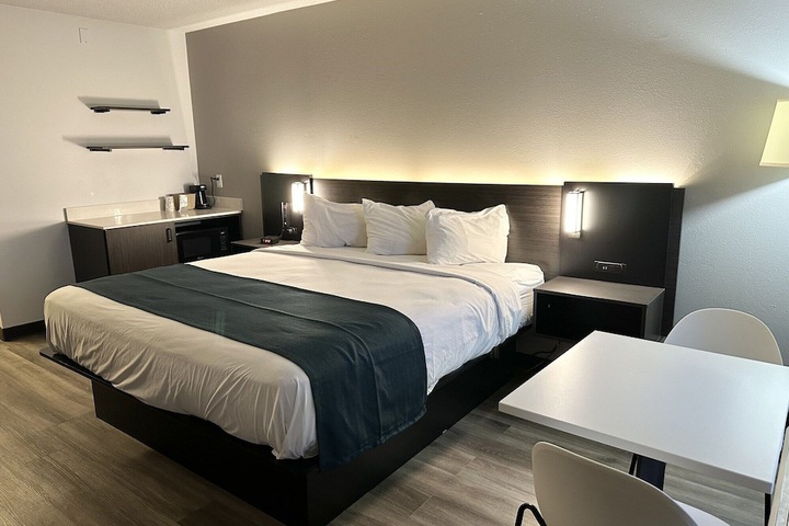 Room 9 of 19