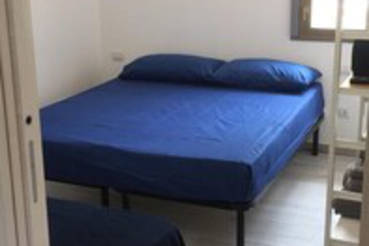 Room 28 of 35