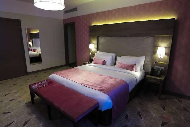 Room 10 of 24