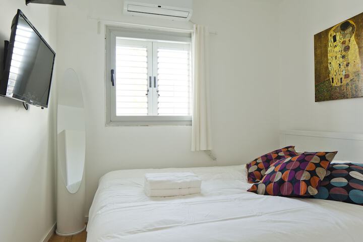 Room 5 of 15
