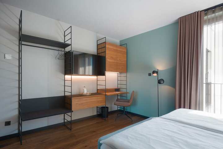 Room 25 of 95