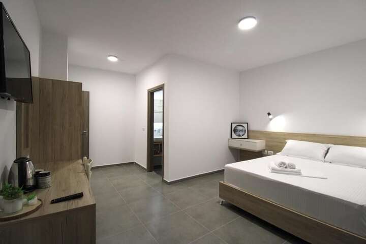Room 8 of 86