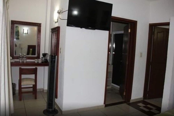 Room 4 of 65