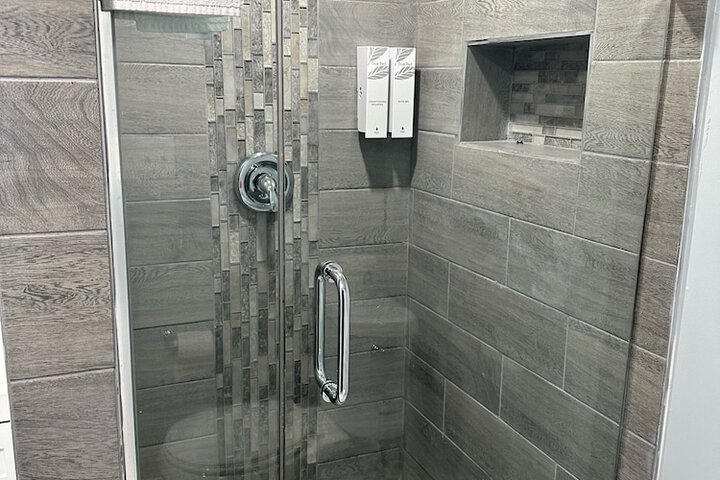 ADA Premium King Partial Ocean View Roll in Shower Upgraded Bedding (19 of 29)
