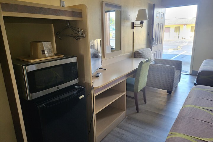 2 Double Beds (2 of 17)