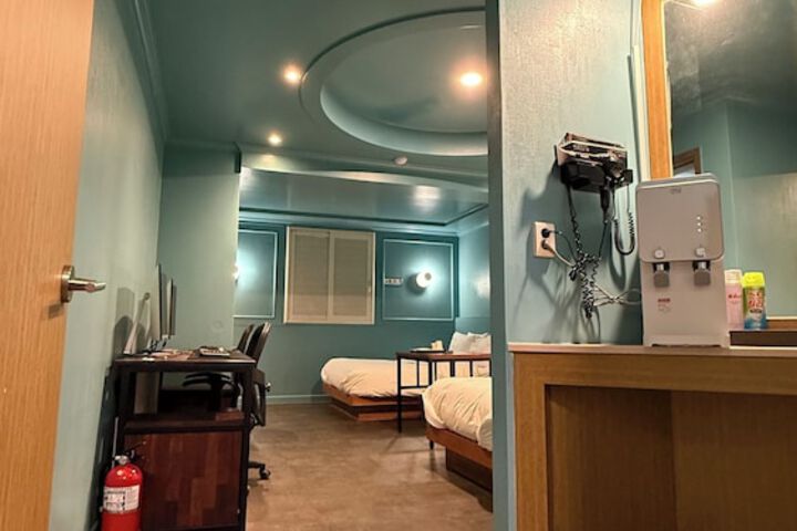 Room 11 of 26
