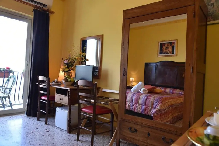 Image of TAORMINA AL BACIO