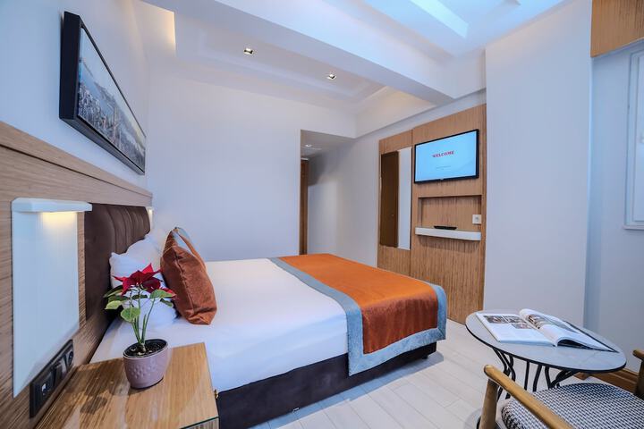 Room 22 of 66