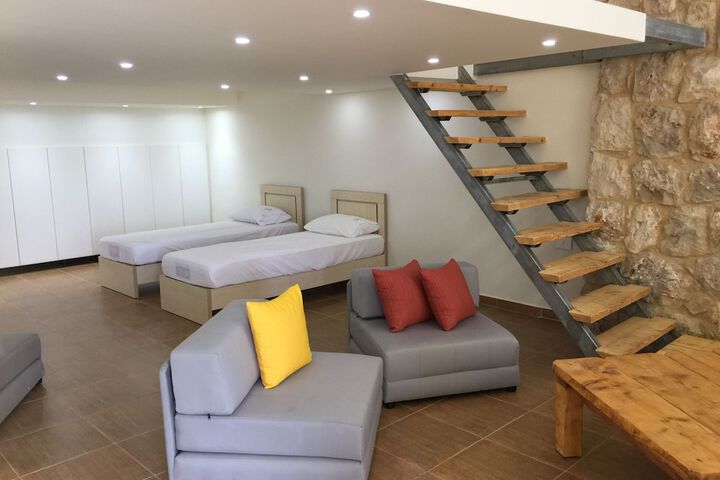 Room 9 of 192