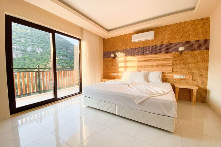Room 2 of 40