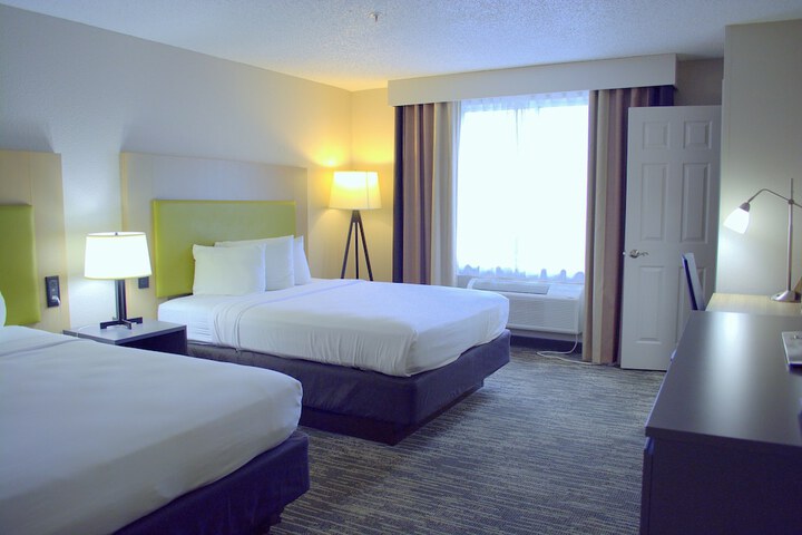 2 Queen Beds (2 of 11)