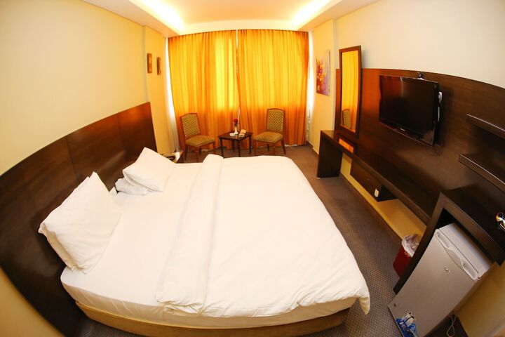 Room 14 of 34