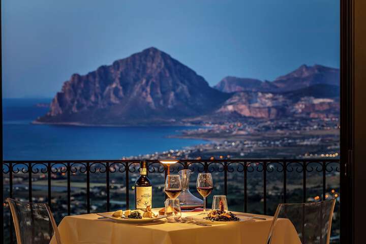Dining 85 of 128