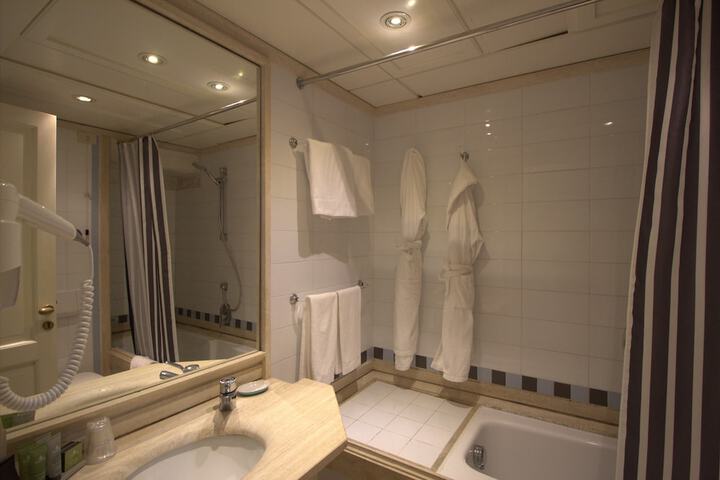 Room 18 of 32