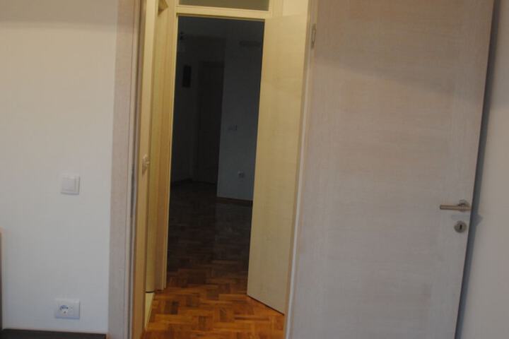Room 13 of 80