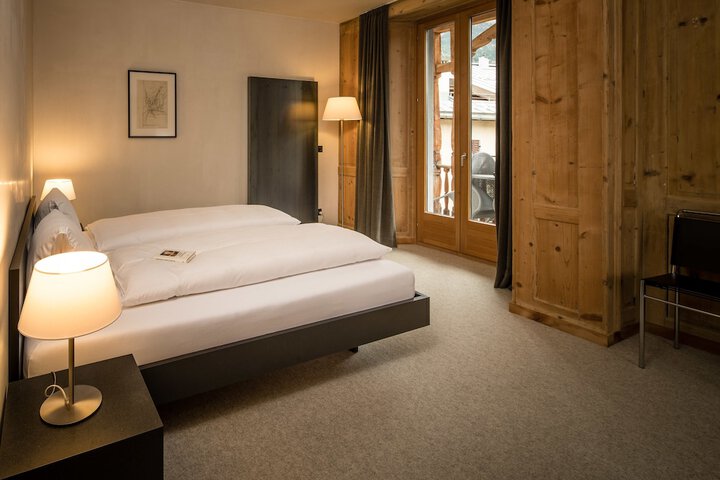 Room 10 of 77