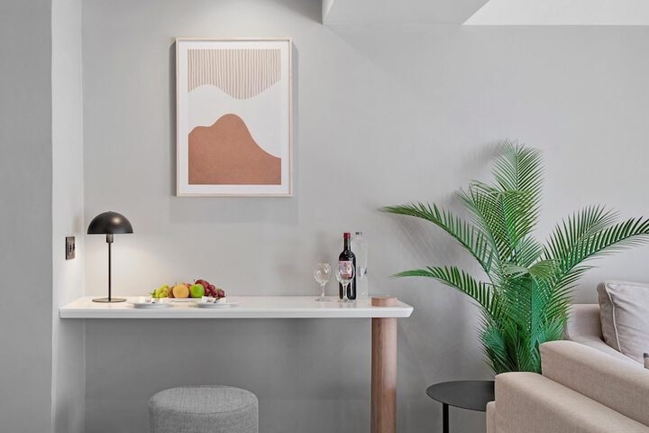 Room 102 of 190