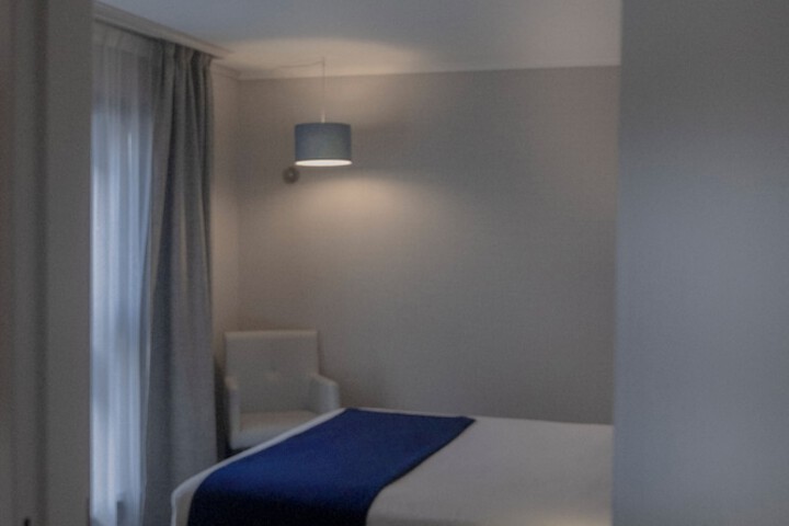 Room 10 of 35