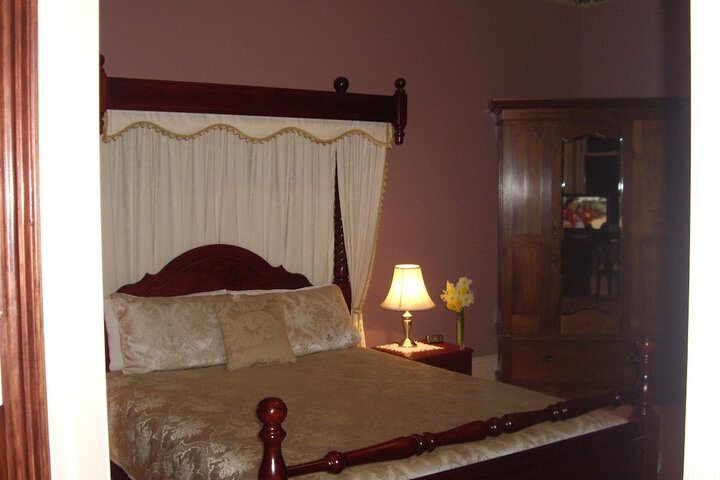 Room 8 of 34