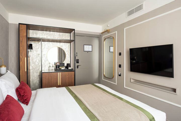 Room 70 of 147