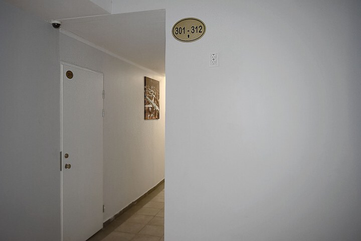 Room 8 of 40