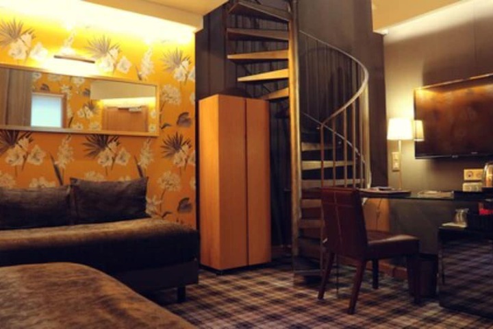 Room 22 of 65
