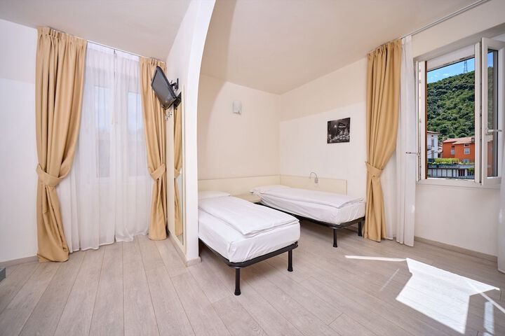 Room 8 of 52