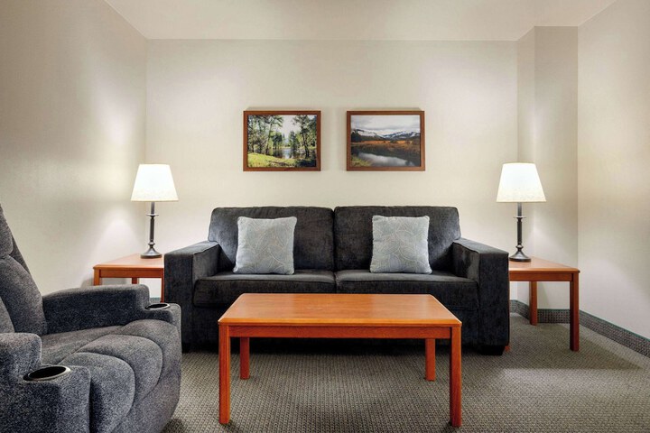 Room 33 of 60