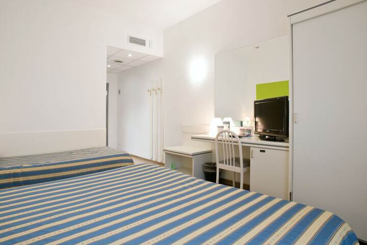Room 46 of 86