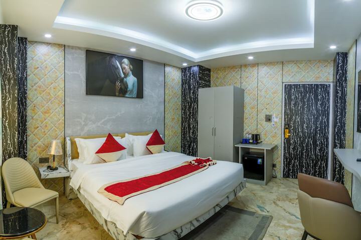 Room 3 of 26