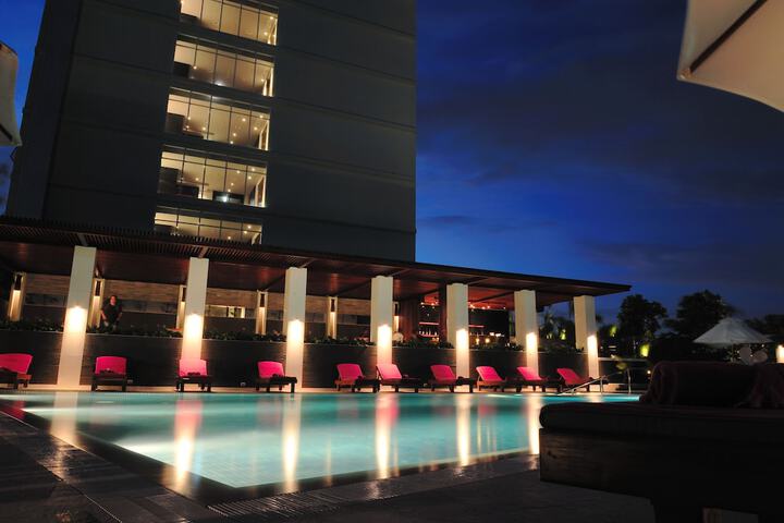 Pool Hotel