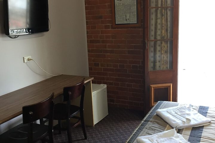 Room 4 of 36